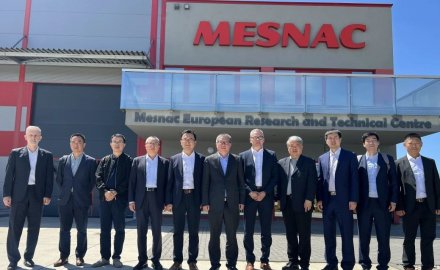 商務部歐洲司司長余元堂一行到軟控歐洲研發(fā)中心調研