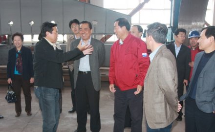 中國(guó)石油和化學(xué)工業(yè)聯(lián)合會(huì)會(huì)長(zhǎng)李勇武一行來(lái)軟控視察指導(dǎo)工作